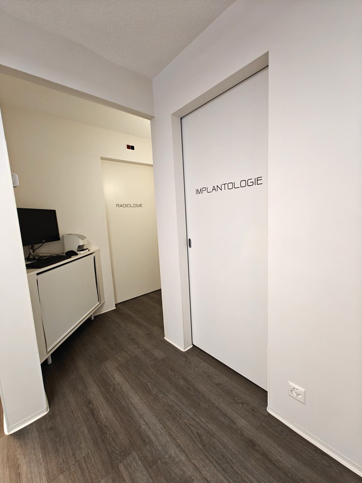 Espace de radiologie et salle d'implantologie